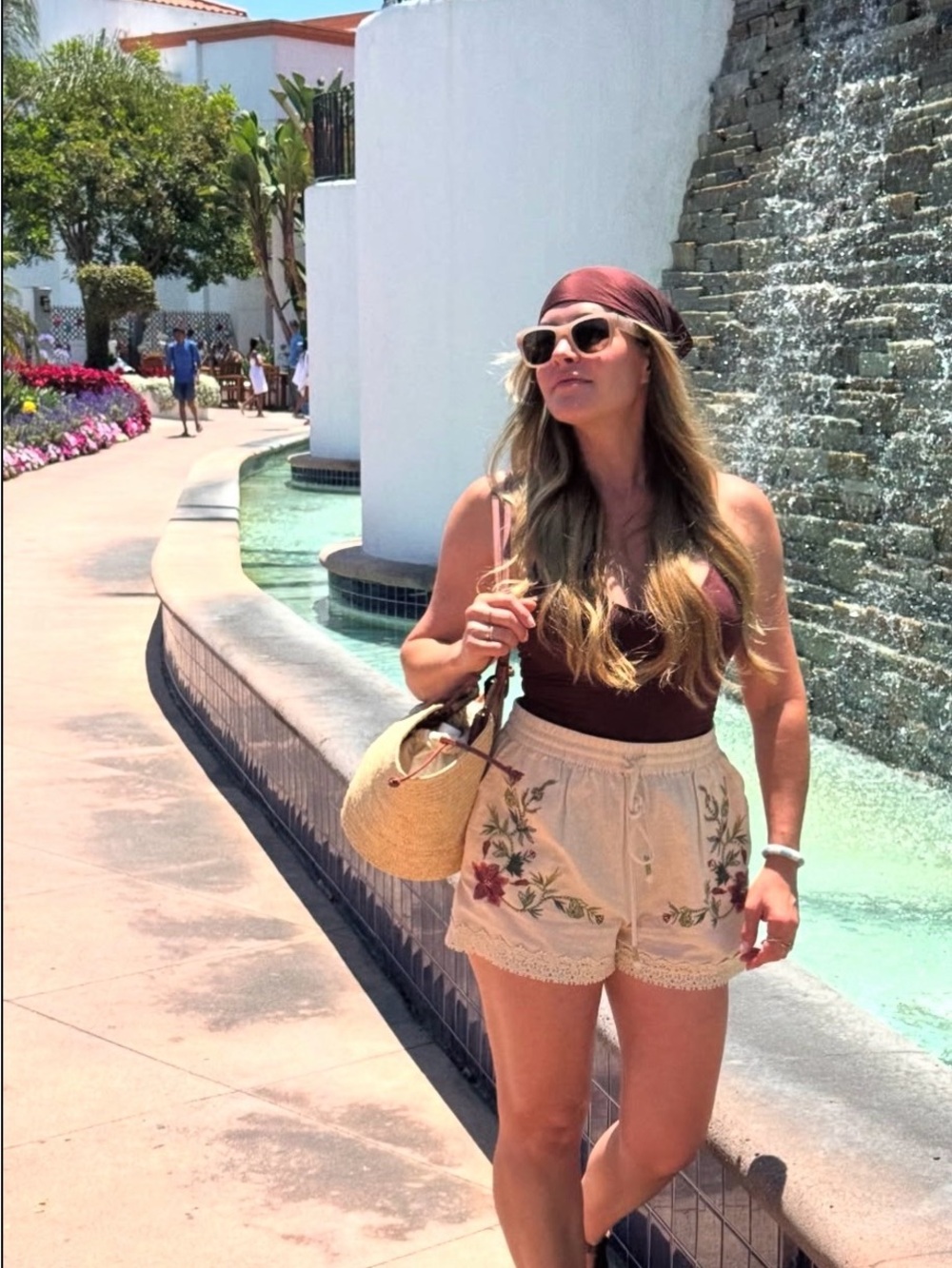 Zara Embroiled Linen Shorts - Picture 2 of 6